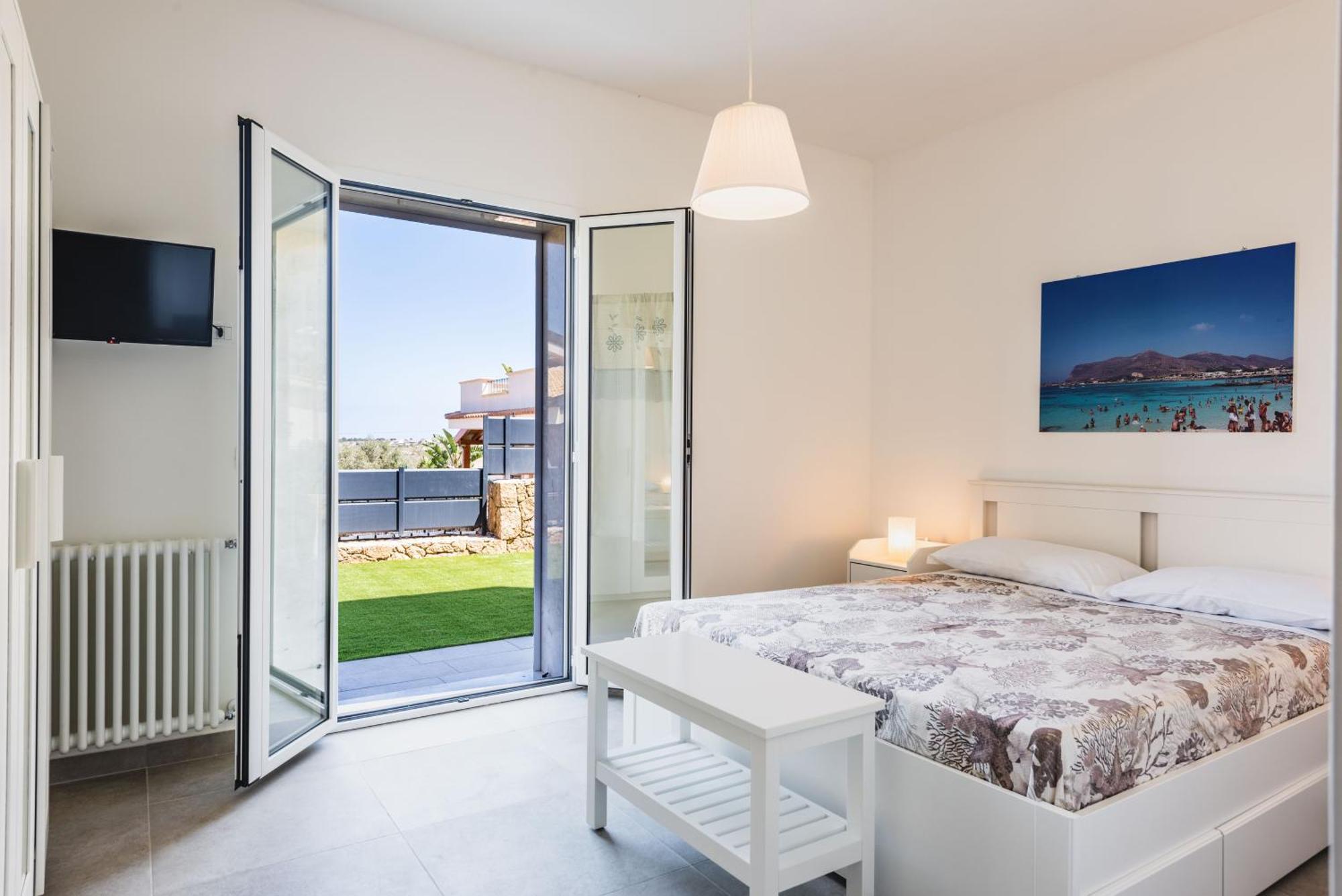 Etna Mare Apartments By Wonderful Italy Аугуста Екстериор снимка