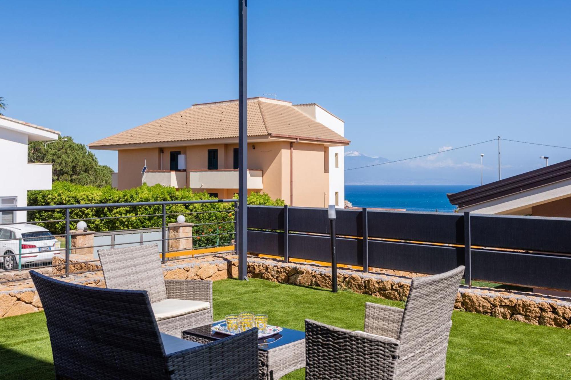 Etna Mare Apartments By Wonderful Italy Аугуста Екстериор снимка